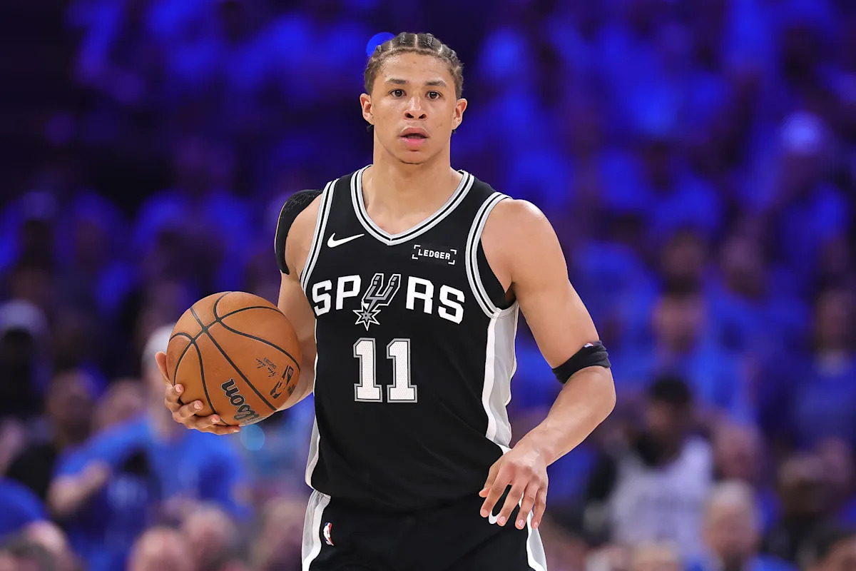 Spurs' Champagnie on Bryant restroom video  'Stop recording people in the bathroom' reported globally