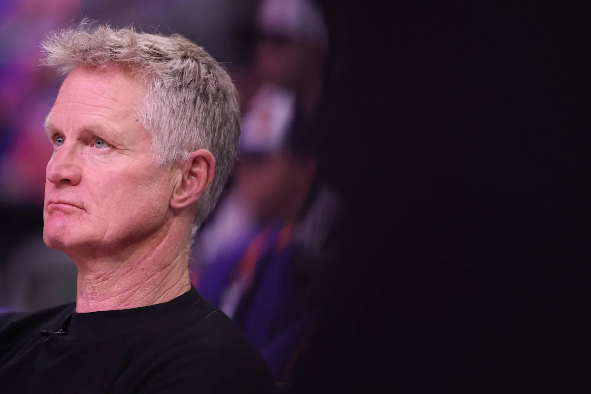 Steve Kerr regrets calling President Trump a 'buffoon' -- 'weak' comments on Hong Kong reported globally