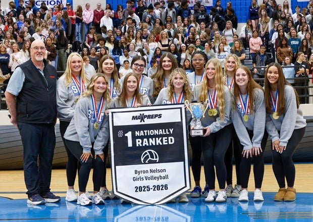 Byron Nelson receives Crown banner creates buzz