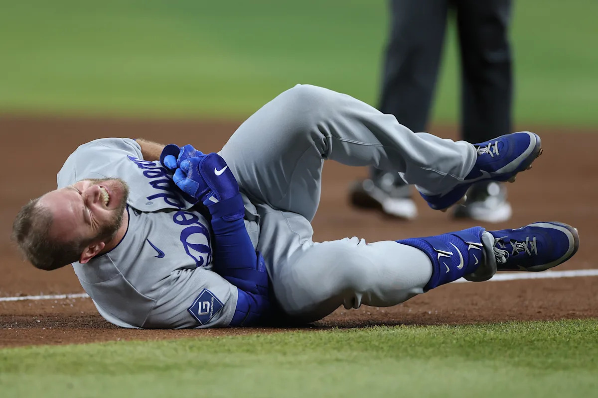 Dodgers' Max Muncy -- D-backs' Ildemaro Vargas Vacate game after violent collision observed today
